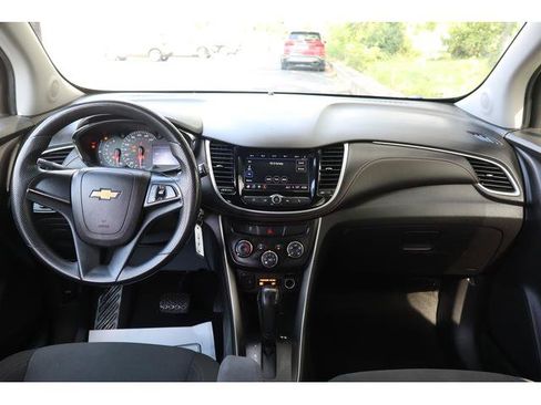 Used 2018 Chevrolet Trax LS AWD/4WD image 9