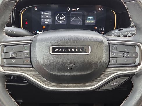Used 2022 Jeep Wagoneer Series III w/ Premium Group I AWD/4WD image 17