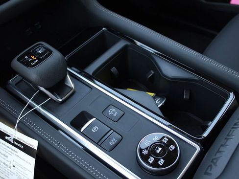 New 2026 Nissan Pathfinder Platinum AWD/4WD image 34