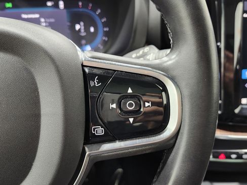 Used 2024 Volvo XC60 B5 Plus image 36