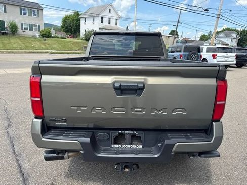 Used 2024 Toyota Tacoma TRD Sport AWD/4WD image 7