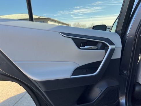 Used 2022 Toyota RAV4 XLE w/ Convenience Package image 22