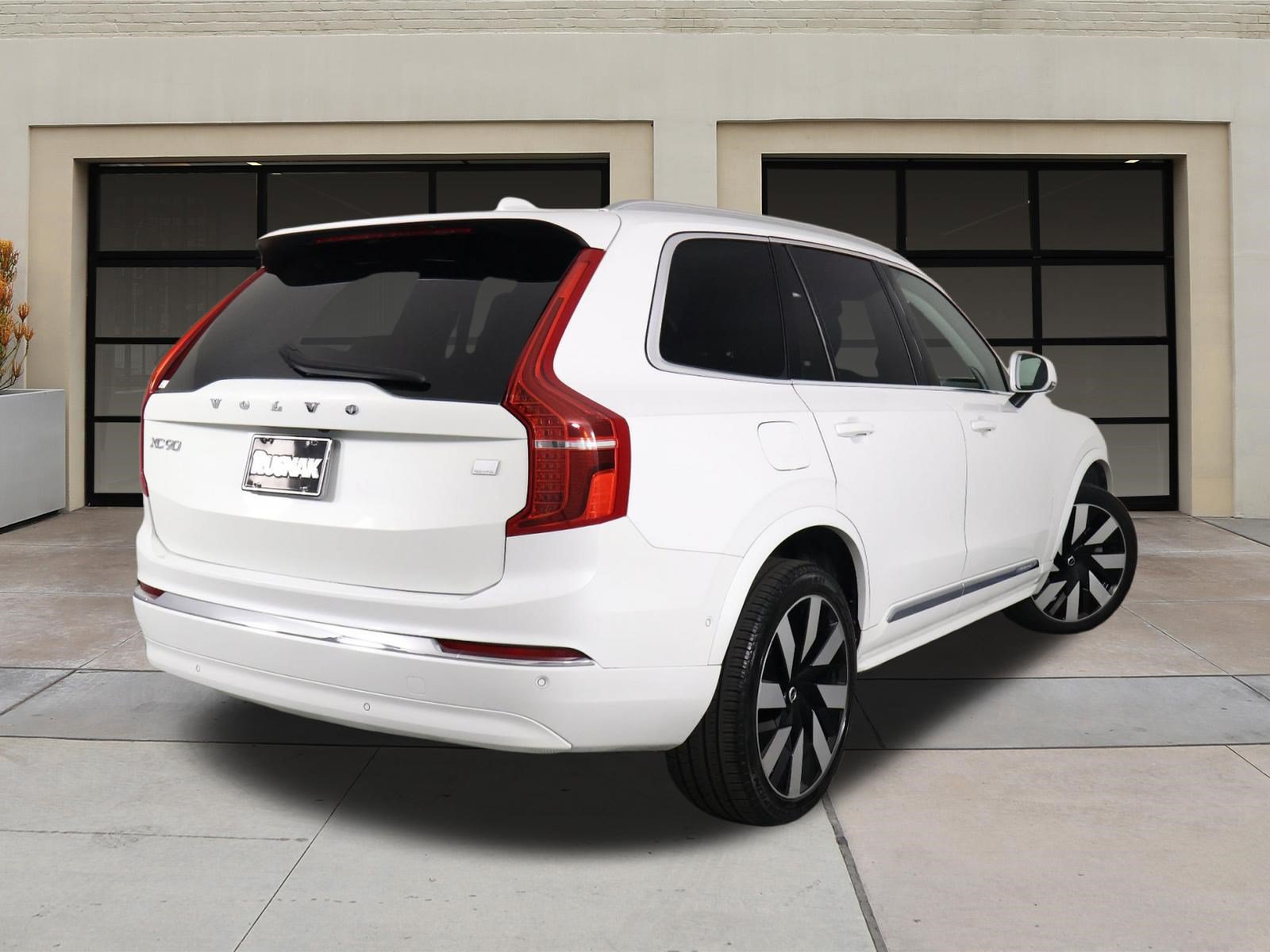 Certified 2023 Volvo XC90 T8 Ultimate AWD/4WD image 4