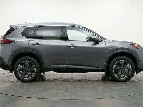 Used 2025 Nissan Rogue SV FWD image 11