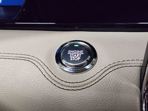 Used 2024 Lincoln Navigator Premiere AWD/4WD image 39