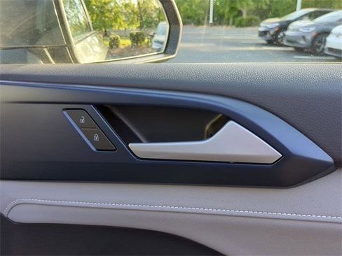 New 2024 Volkswagen Taos SE image 33