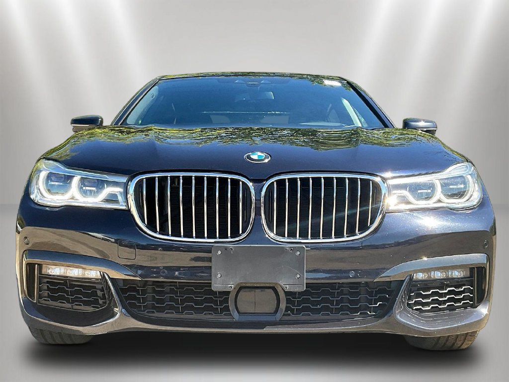 Used 2019 BMW 750i xDrive w/ Executive Package AWD/4WD image 2