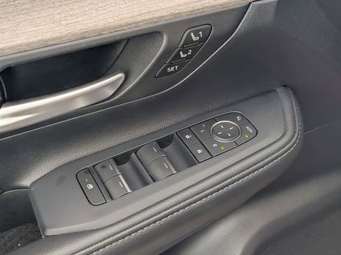 Used 2025 Toyota Grand Highlander FWD image 11