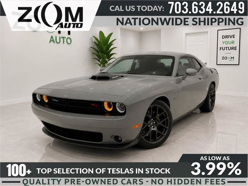 Used 2017 Dodge Challenger R/T RWD image 1
