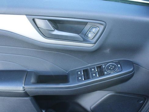 Used 2022 Ford Escape SE image 11