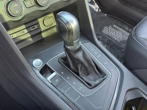 Used 2018 Volkswagen Tiguan SEL image 33