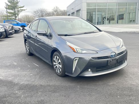 Used 2022 Toyota Prius XLE w/ Advanced Technology Package image 2