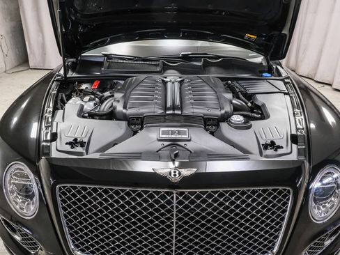 Used 2018 Bentley Bentayga AWD/4WD image 32