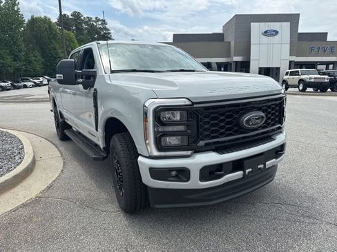 New 2026 Ford F250 Lariat w/ Black Appearance Package AWD/4WD image 3