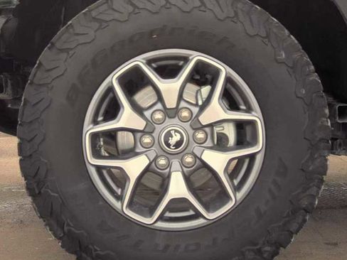 Used 2025 Ford Bronco Badlands image 8