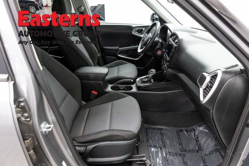 Used 2023 Kia Soul LX w/ Option Group 015 FWD image 26