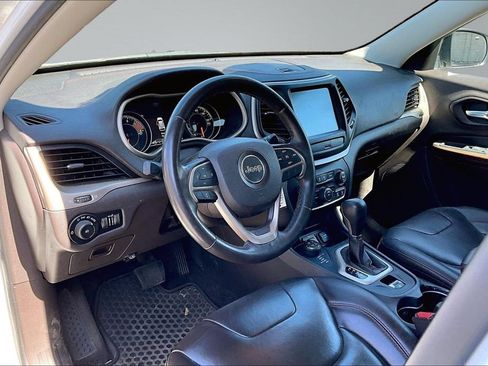 Certified 2016 Jeep Cherokee Trailhawk w/ Leather Interior Group AWD/4WD image 4