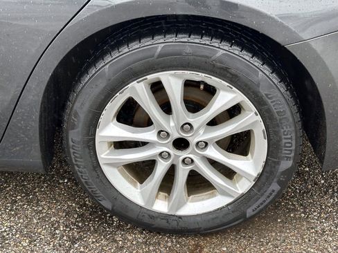 Used 2017 Chevrolet Malibu LT image 8