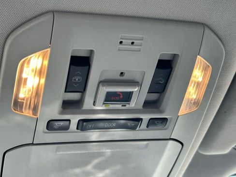 Used 2023 Toyota Highlander Platinum FWD image 23