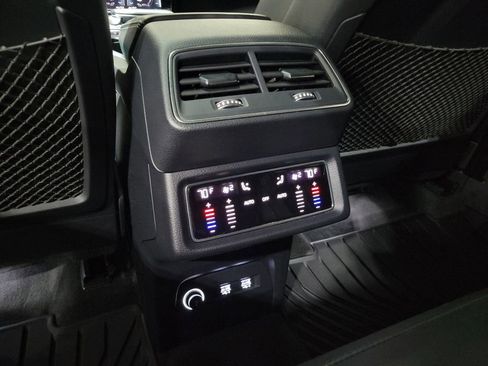 Used 2019 Audi e-tron Prestige w/ Prestige Package image 23