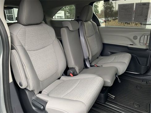 Used 2024 Toyota Sienna LE image 12