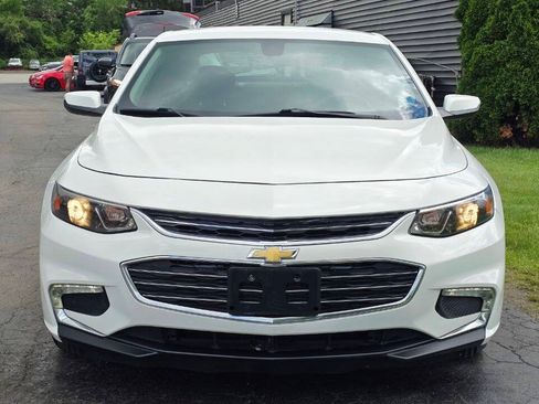 Used 2017 Chevrolet Malibu LT FWD image 9