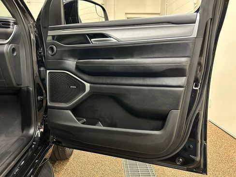 Used 2024 Jeep Wagoneer Series II w/ Convenience Group I AWD/4WD image 16