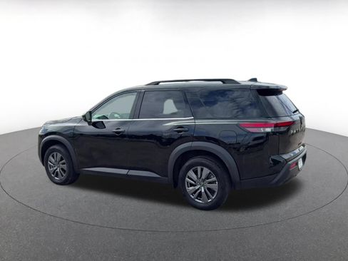 Used 2025 Nissan Pathfinder SV FWD image 8