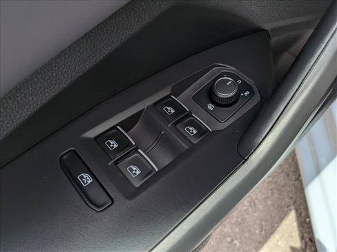 Certified 2025 Volkswagen Jetta SE FWD image 24