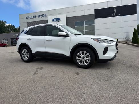 Used 2023 Ford Escape Active w/ Tech Pack #2 AWD/4WD image 2