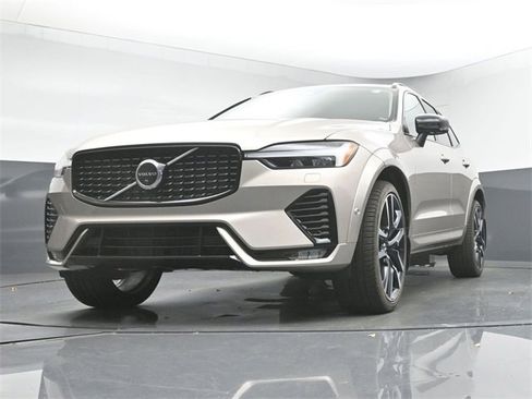 Used 2024 Volvo XC60 B5 Ultimate w/ Protection Package Premier image 39