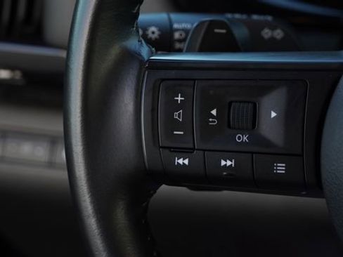 Used 2024 Nissan Pathfinder SV image 31