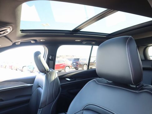 New 2025 Jeep Grand Cherokee Limited image 16