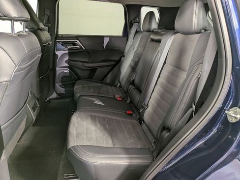 Used 2025 Mitsubishi Outlander SE AWD/4WD image 27