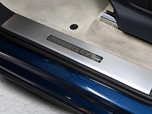 Used 2018 Bentley Bentayga image 18