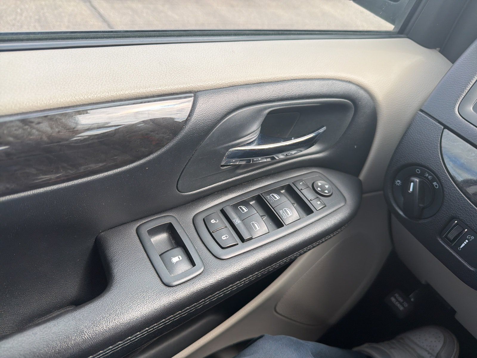 Used 2020 Dodge Grand Caravan SE FWD image 20