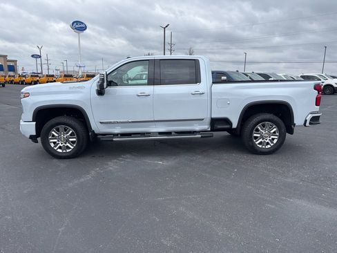 New 2026 Chevrolet Silverado 2500 High Country w/ High Country Premium Package AWD/4WD image 6