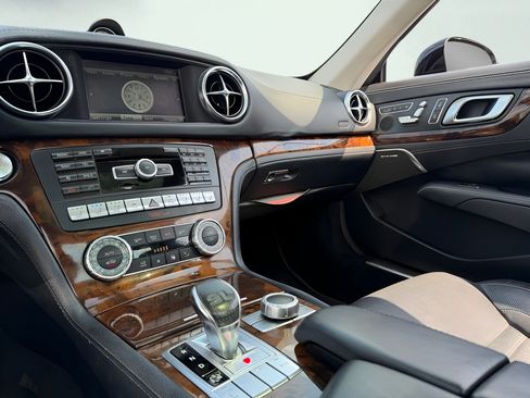 Used 2014 Mercedes-Benz SL 550 image 41