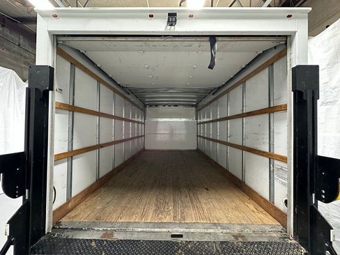 Used 2024 Ford E-350 and Econoline 350 Super Duty image 36