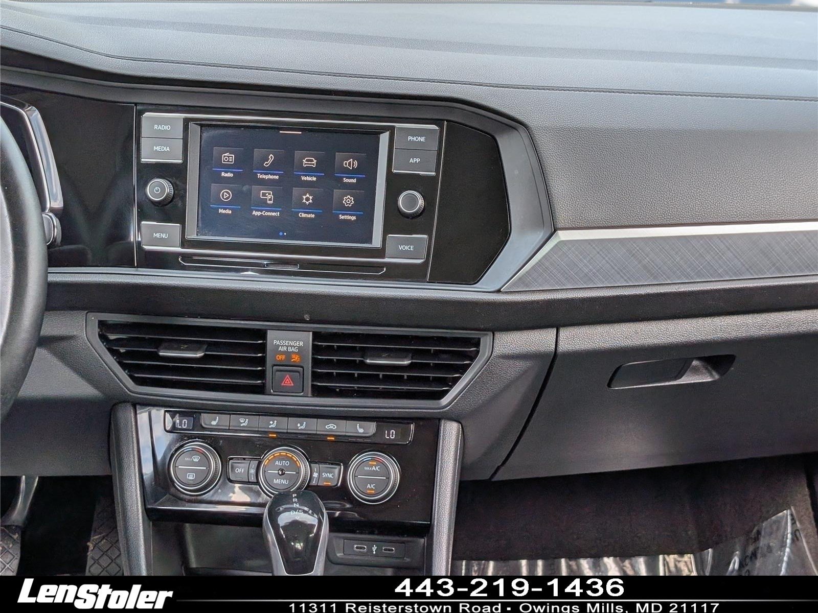 Used 2022 Volkswagen Jetta SE FWD image 17