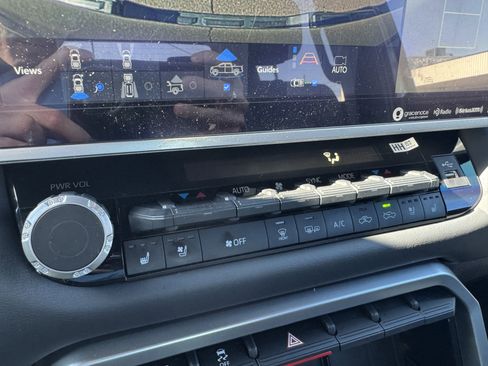 Used 2023 Toyota Tundra Platinum AWD/4WD image 27