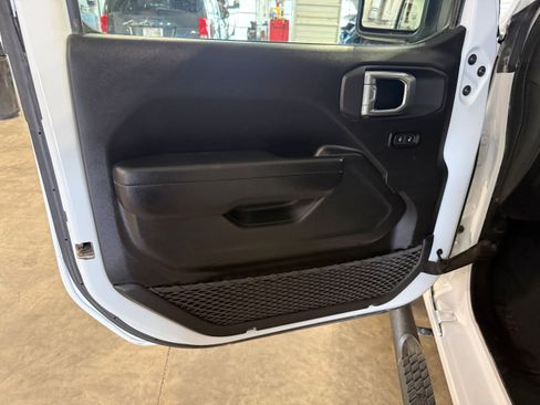 Used 2024 Jeep Wrangler Unlimited Sport AWD/4WD image 44
