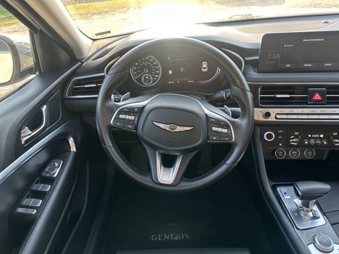 Used 2025 Genesis G70 2.5T RWD image 23