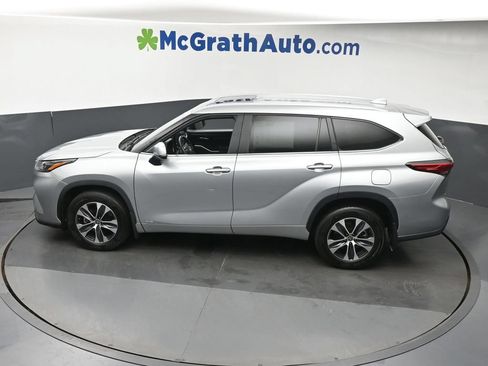 Used 2023 Toyota Highlander XLE AWD/4WD image 27