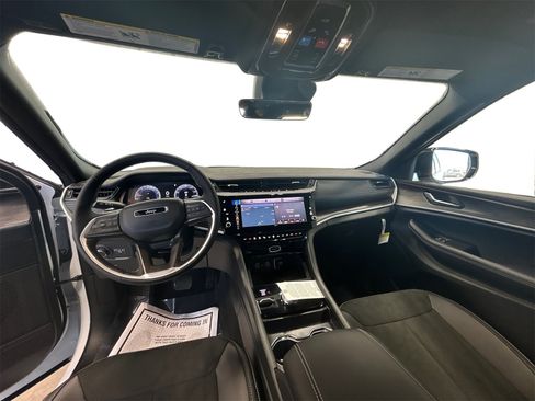 New 2026 Jeep Grand Cherokee L Laredo Altitude image 21