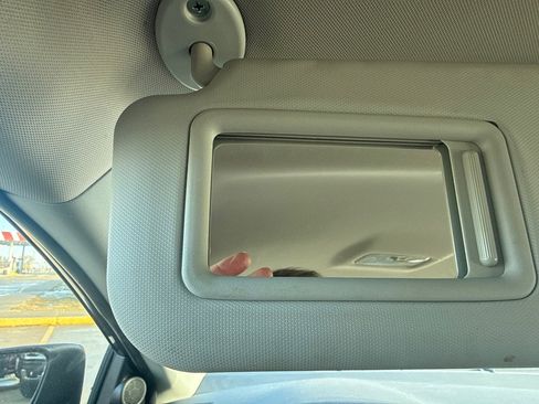 Used 2017 Toyota Corolla L image 18