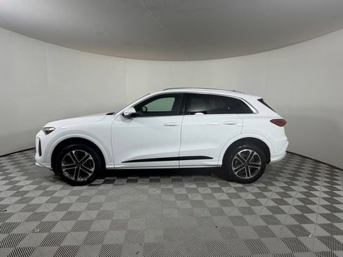 Certified 2025 Audi Q5 Premium w/ Convenience Package AWD/4WD image 4