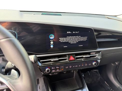 Used 2025 Kia Niro EX FWD image 12