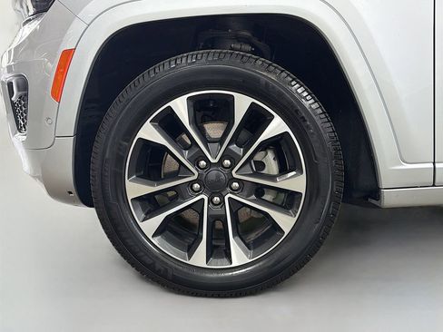 Used 2022 Jeep Grand Cherokee L Overland w/ Advanced Protech Group III AWD/4WD image 36