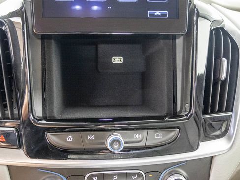 Used 2018 Chevrolet Traverse LT FWD image 28